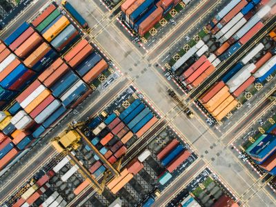 Transport routier de conteneurs et UTI : comprendre les clauses types FNTR pour sécuriser vos contrats